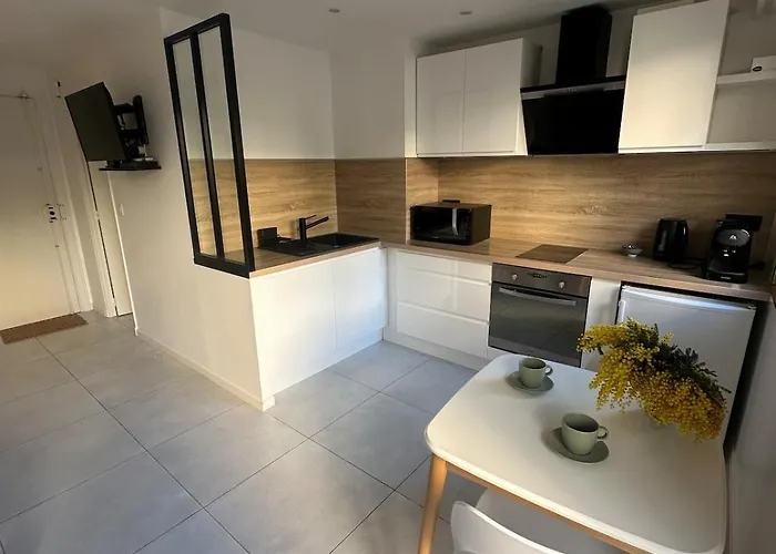 Quiet Modern In The Very Heart Of Appartamento