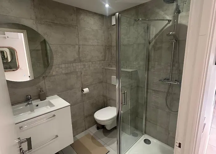 Quiet Modern In The Very Heart Of