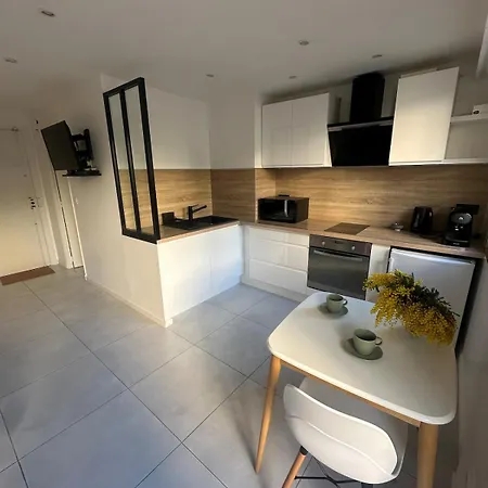 Quiet Modern In The Very Heart Of Lejlighed