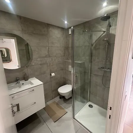 Quiet Modern In The Very Heart Of